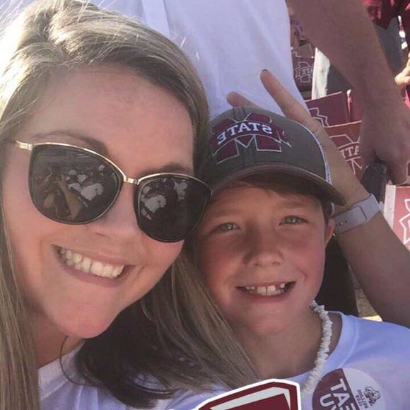 Meet your Posher, Jennifer - Picture 1 of 1